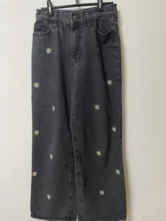 INDIGO.JUNCTION 花柄　ストレート　ブラックデニム　ワイド　グレー