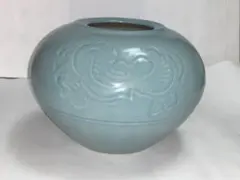 伊東慶（奎） 水明釉 牡丹紋 白磁花瓶