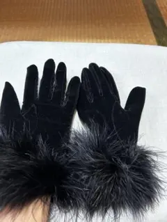 [値下げ]ブラックファー付きロンググローブ　軽く暖かい