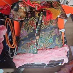 華やかな花柄の結び帯