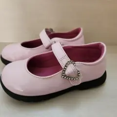 フォーマルシューズ ピンク ハート型バックル付き