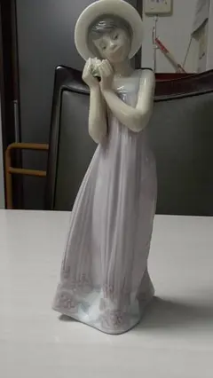 リヤドロ 帽子付花嫁介添人 5598 送料込み - メルカリ