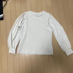 GU フリル長袖トップス アイボリー