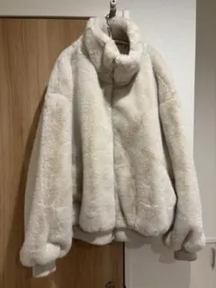 s*読様 【大人気・完売品】ZARA（ザラ）フェイクファー ボンバージャケットのサムネイル