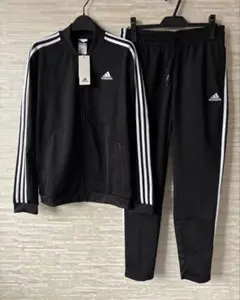 新品 Adidas アディダス エッセンシャルズ3ストライプス トラックスーツ