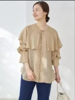 美品★IENAイエナ長袖ブラウス☆URBAN RESEARCHトゥモローのサムネイル