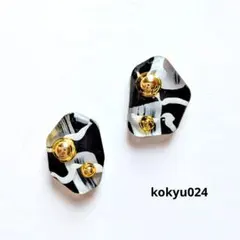 #024 ハンドメイドピアス　イヤリング　レジン　ブラック×シルバー