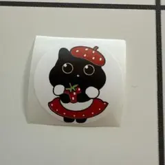 いちごを持つ黒猫のステッカー