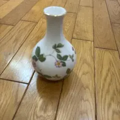 WEDGWOOD ウェッジウッド ワイルドストロベリー 一輪挿し 花瓶のサムネイル