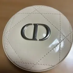 Dior スキンフォーエバークチュールルミナイザー 06