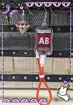 AB型血液型ピアスとハート型ピアス