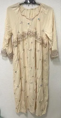 ベージュ刺繍マタニティネグリジェ