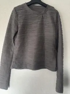 グレー 波状テクスチャ 長袖トップス