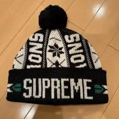 Supreme ニット帽 ビーニー ポンポン付き - メルカリ