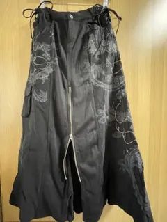 ドラゴン刺繍 ギミック カーゴスカート ブラックのサムネイル