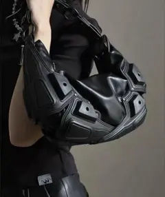 【激レア✨美品】90s　ディーゼル　メッセンジャーバッグ　メタルロゴ　Y2K　黒 激レア✨美品】90s ディーゼル メッセンジャーバッグ メタルロゴ