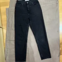 ZARA 人気　ブラックデニム