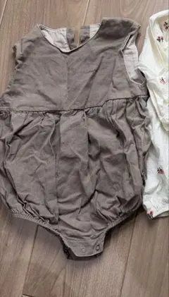 MONBEBE 刺繍入りロンパース L