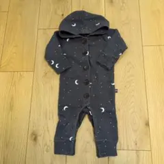 グレーのフード付きロンパース 月と星のプリント