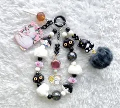 ネコだらけのキーホルダー【黒】