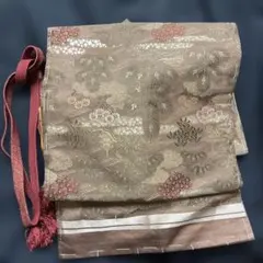 名古屋帯 薄茶色 花柄ミシン刺繍新品しつけ糸、帯締めセットの2品色合良い豪華商品のサムネイル