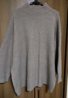 GU パフィータッチ ハイネックセーター ブラウン