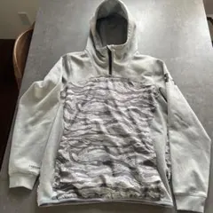 アンダーアーマー　パーカー