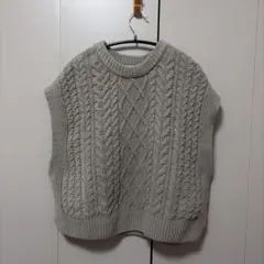 グレー ケーブル編み ニットベスト