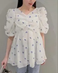 CELFORD 小花刺繍ペプラムブラウス CRM 38 - メルカリ