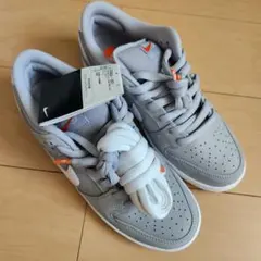 オレンジ スニーカー