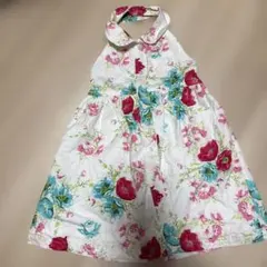 페넬로페 맥 홀터넥 드레스 흰색 배경 플라워 패턴 3T