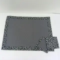 ハンドメイド グレーのランチョンマットとコースターセット 唐草模様