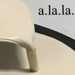 a.la.la. アララ 厚底 トング サンダル ホワイト LL 美品のサムネイル