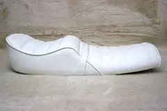 GT380 白シート　純正モール付 gt380 艶無し白 純正柄シート 純正モール付きの通販 by makome's