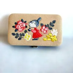 MOOMIN　リトルミイの刺しゅう入り きれいに整う眉毛グルーミングセット