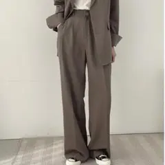 ワイドストレートパンツ　ポリエステルで軽い　透けない　痩せ見え効果　カジュアル