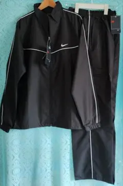 新品レディース Nike 上下セット上着 L サイズ 　パンツ M サイズ