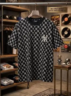 【新品タグ付き】MLB Koreaヤンキース モノグラムTシャツ Mブラックのサムネイル