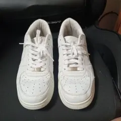 NIKE AIR FORCE 1 ホワイト スニーカー
