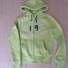 HOLLISTERパーカー