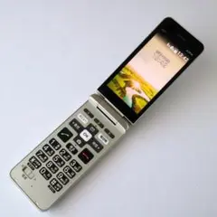 au KYF41 シルバー折りたたみ携帯電話　充電器付き　傷なし　即日発送　美品 au KYF41 シルバー折りたたみ携帯電話 充電器付き かんたん