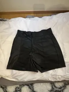 レディース フェイクレザー ショートパンツ ブラックのサムネイル