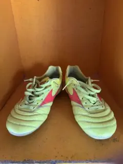 MIZUNO MORELIA サッカースパイク イエロー×レッド - メルカリ