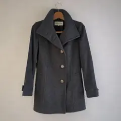 グレーのウール混合ピーコート
