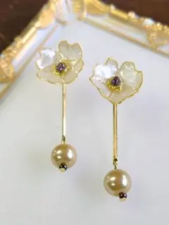 大人可愛い 花びらパールピアス ゴールド　ディップアート