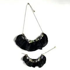 フリルデザインの黒いネックレス＆ブレスレットセット