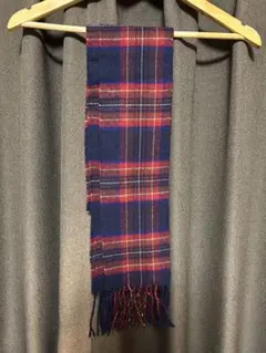 ネイビーとレッドのチェックマフラー