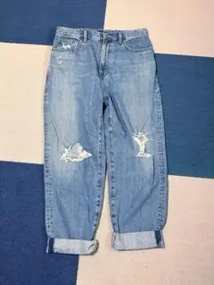 ユニクロジーンズ　ライトブルーダメージデニムパンツ