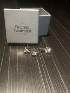 Vivienne Westwood オーブ ピアス シルバー