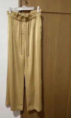 H&M 綺麗めワイドパンツ　Sのサムネイル